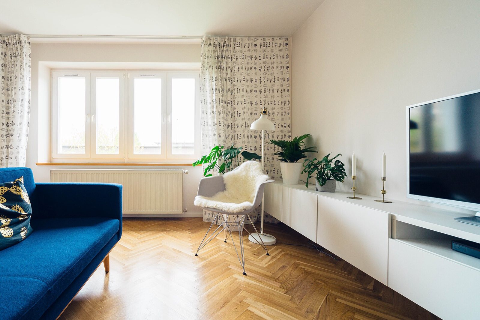 Mavi koltuklu salon